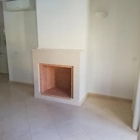 V2 U * Olhos de Agua (Albufeira)