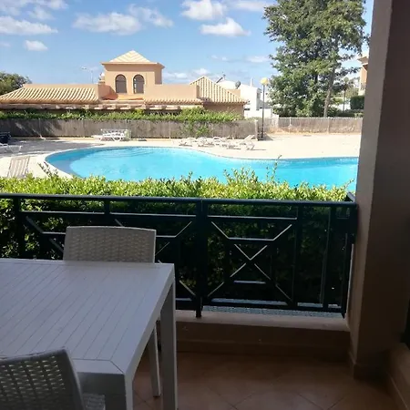 V2 U * Olhos de Agua (Albufeira)