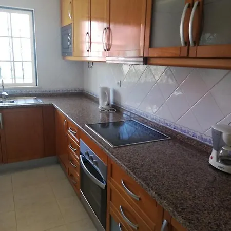 V2 U * Olhos de Agua (Albufeira)