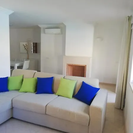 V2 U Casa de Férias