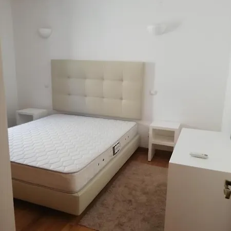 V2 U * Olhos de Agua (Albufeira)