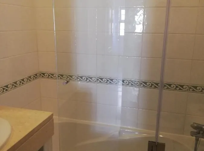 V2 U * Olhos de Agua (Albufeira)