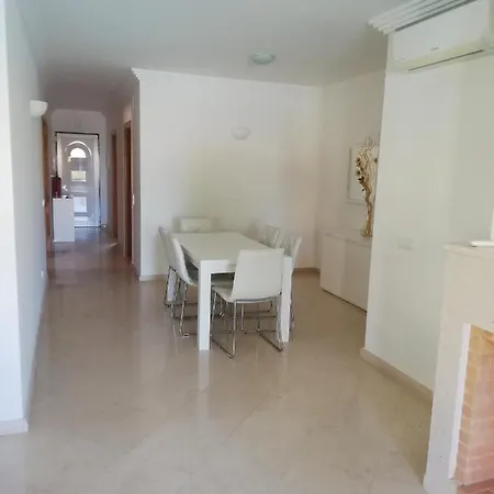 V2 U Casa de Férias *
